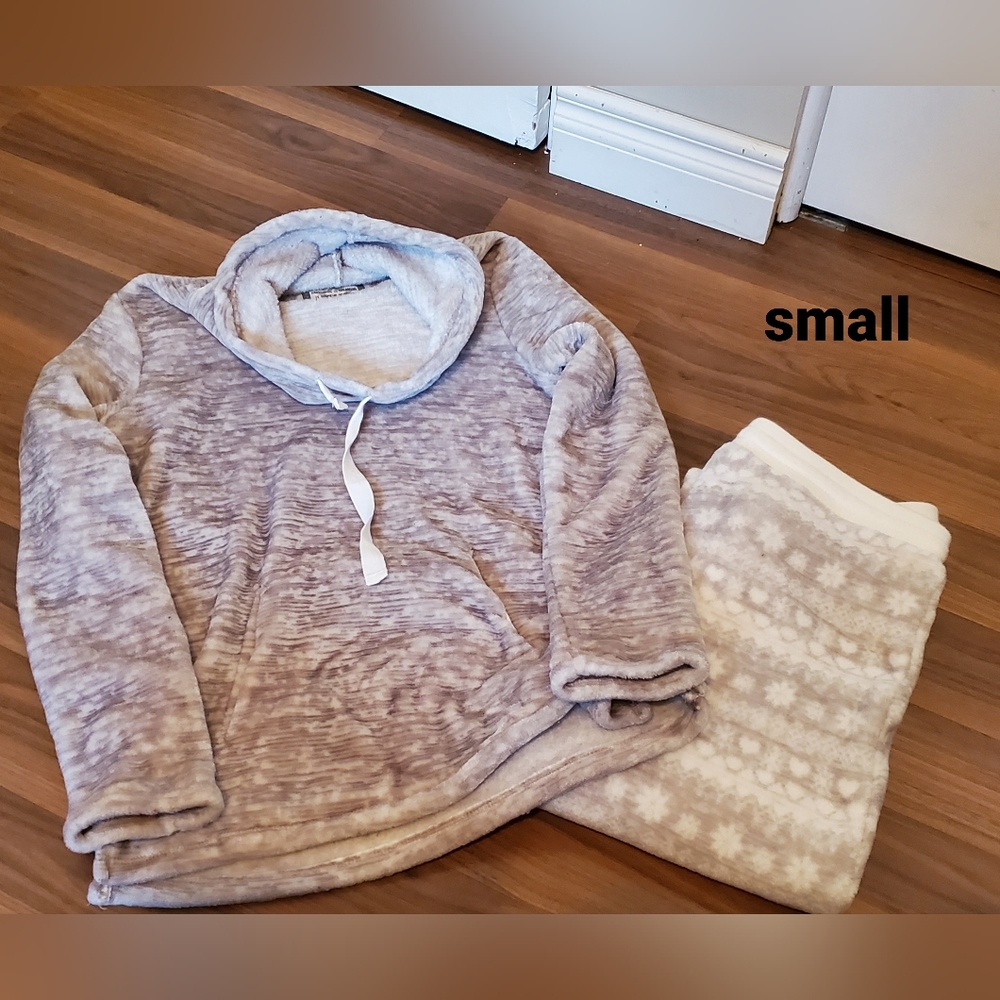 Ladies Small Denver Hayes Plush Pajama Set